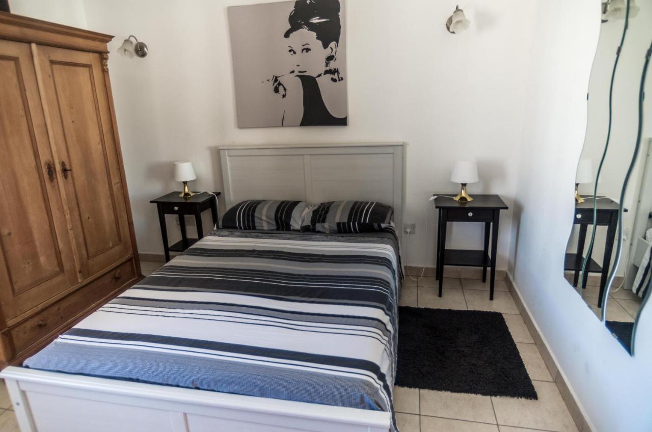Simons Apartments Minutes Away From Balluta Bay And St Julians Sliema Exterior foto